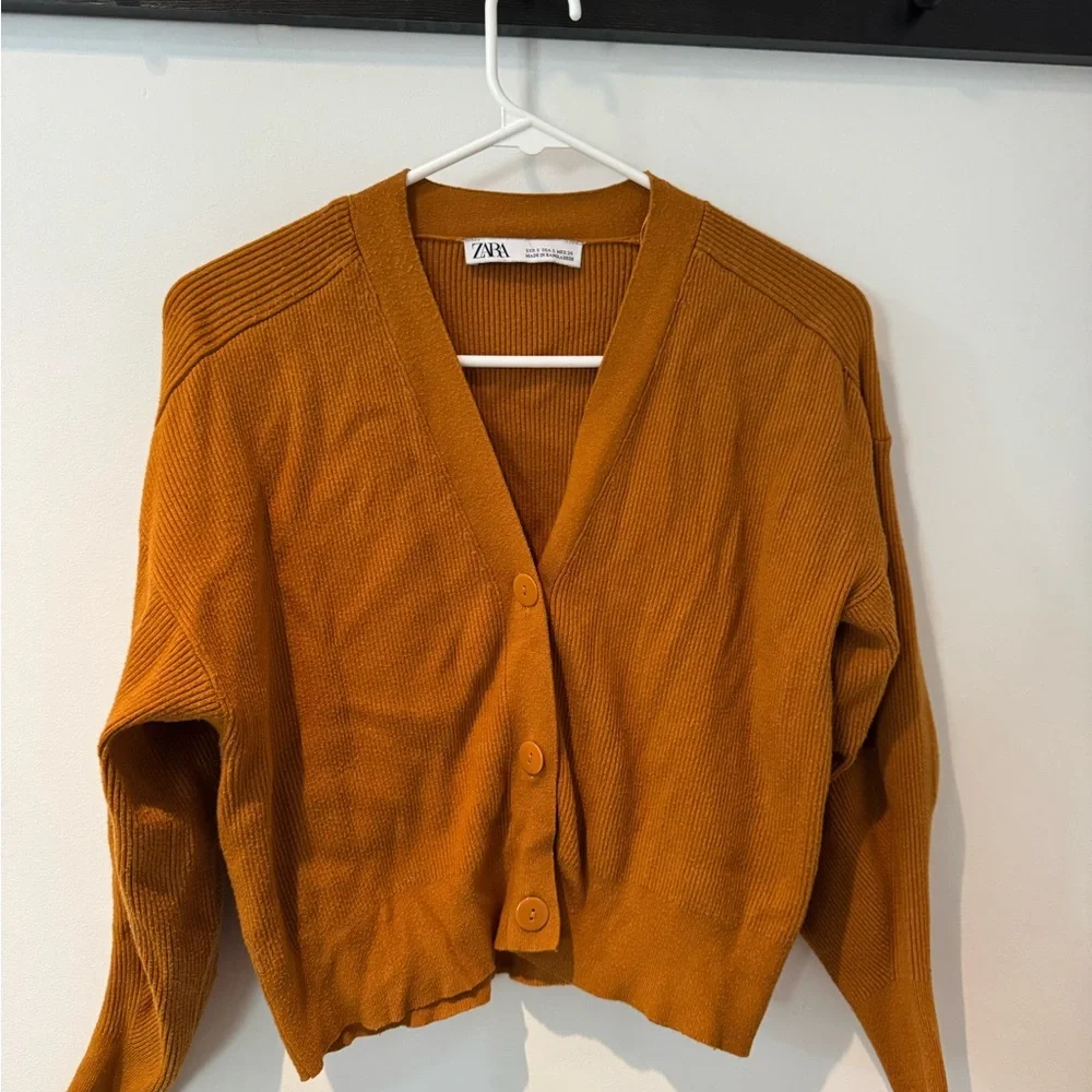 Zara Women's V-Neck Mustard Sweater - Picture 2 of 4